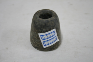 0843        石容器
一般文物    新石器时代
长5.0、宽5.0、宽5.8、重0.25