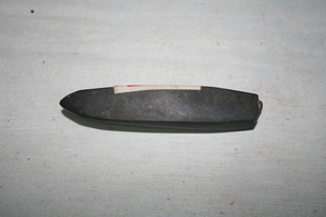 0074       石凿
未定级    新石器时代
长8.7、宽1.7、高1.4、重0.03