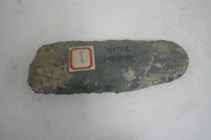 1177     石斧
一般文物      新石器时代
长19.4、宽6.7、高3.8、重0.8