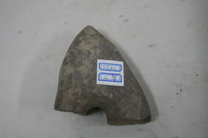 0841           石犁
一般文物     新石器时代
长12.6、宽10.0、高5.8、重0.9