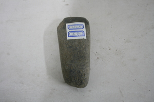 0868           石斧
一般文物     新石器时代
长11.4、宽5.2、高3.3、重0.35