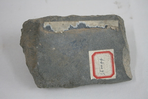 1230          石器
一般文物     新石器时代
长10.9、宽4.8、高1.0、重0.1