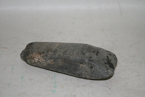 0624          石斧
一般文物     新石器时代
长15.6、宽5.0、高4.4、重0.59