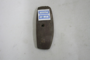 0845         带孔石刀
一般文物    新石器时代
长10.5、宽3.9、高0.9、重0.1