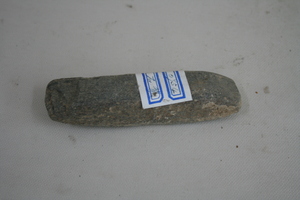 0954           石凿
一般文物     新石器时代
长11.5、宽2.4、高2.5、重0.12