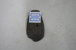 0847          带孔石刀
一般文物    新石器时代
长8.0、宽4.2、高0.7、重0.05