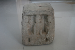 0171           造像塔
三级文物     北周时代
长28.0、宽27.4、高30.2、重53.5