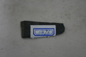 0876            石刀
一般文物     新石器时代
长4.9、宽2.0、高0.5、重0.04