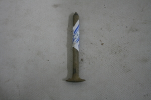 0850         石钻
一般文物    新石器时代
长1.8、宽0.7、高7.1、重0.02