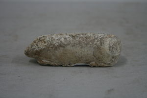 0685        石雕卧熊
一般文物       汉
长9.2、宽2.8、高3.0、重0.11