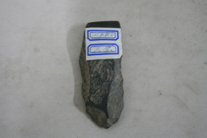 0880            石凿
一般文物     新石器时代
长8.3、宽3.3、高1.5、重0.1